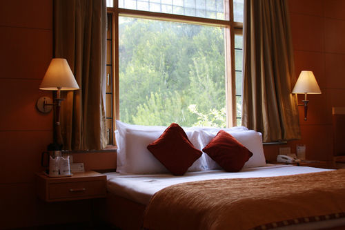 Renest River Country 4*